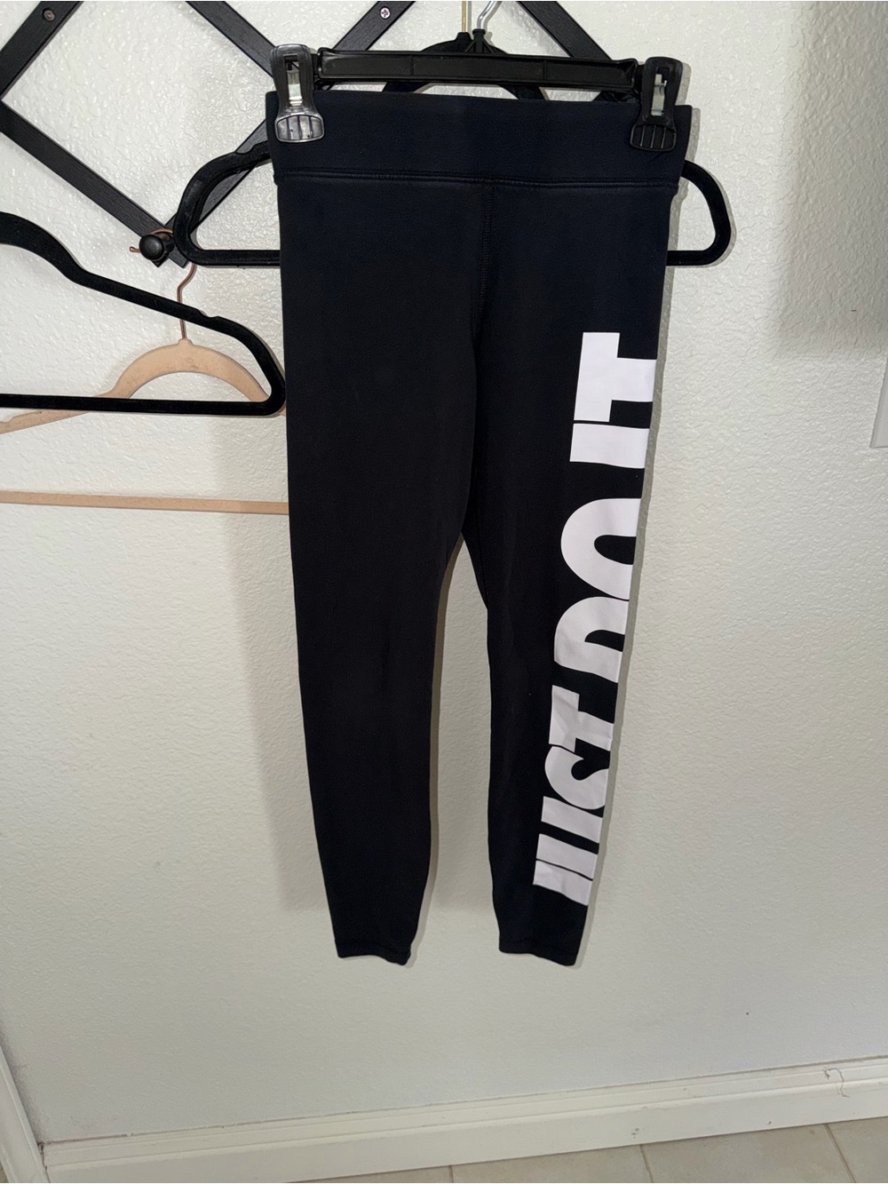 Nike Women’s Small Black Leggings Just Do It White Graphic Athletic Yoga Pants - Picture 2 of 4